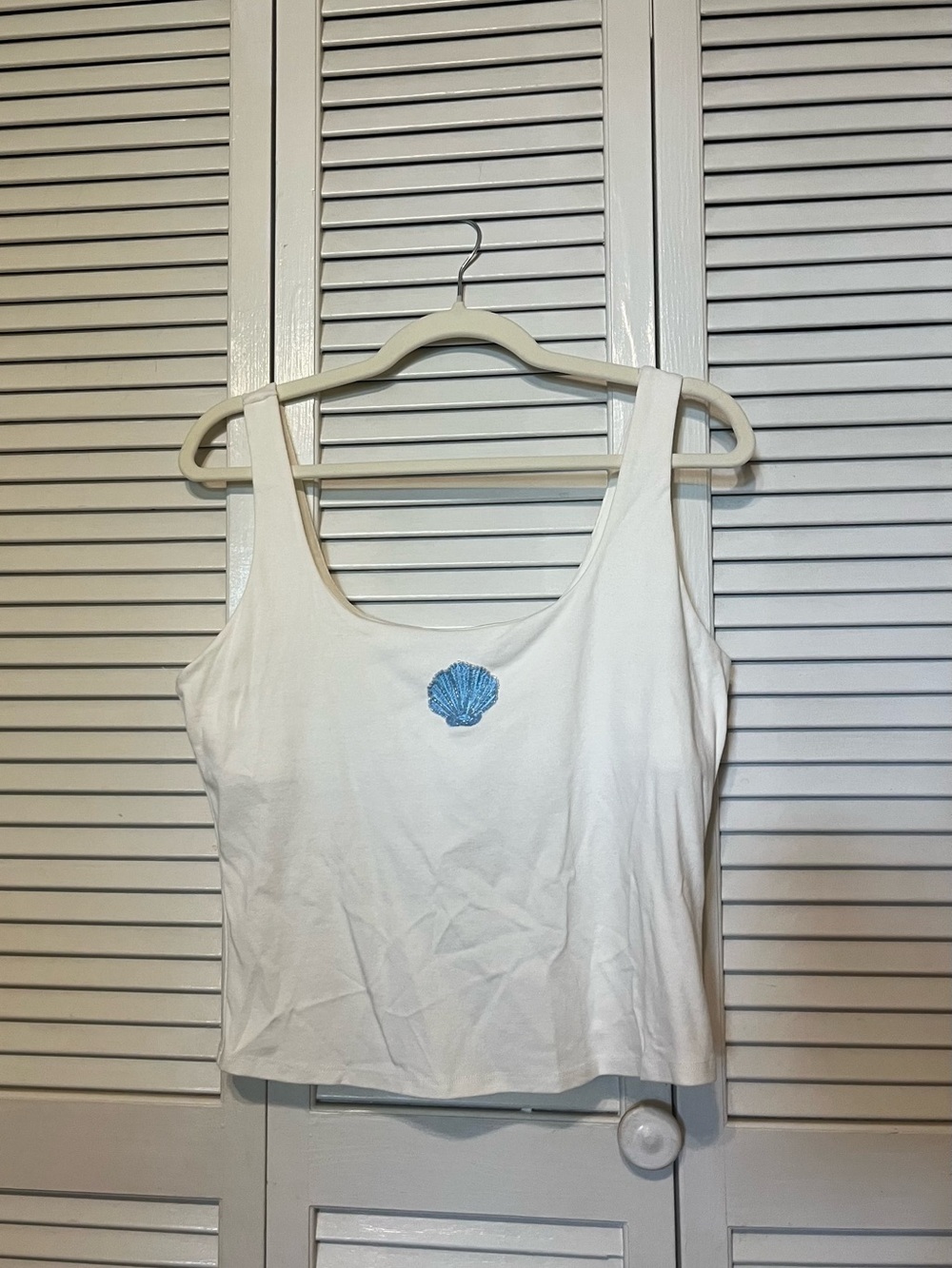 NWOT Women’s White Tank Top with built in bra and center Blue Shell Embroidery